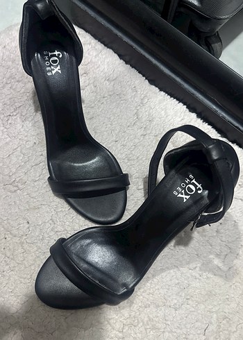 Siyah Tokalı İnce Topuklu Kadın Ayakkabı - Görsel 4