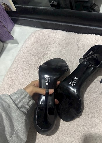 Siyah Tokalı İnce Topuklu Kadın Ayakkabı - Görsel 2