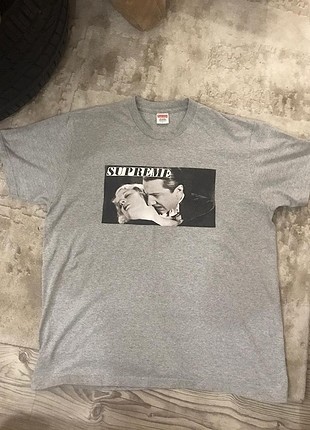 Supreme 19' Tee