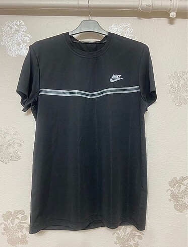l Beden siyah Renk NİKE L BEDEN T.SHIRT SIFIR