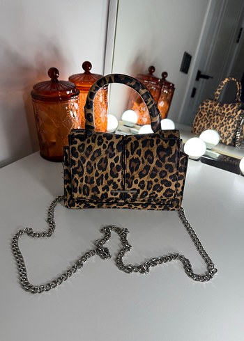 Bershka Leopar Desenli Mini Zincirli Canta