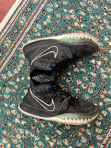 Nike kyrie 7 black and white