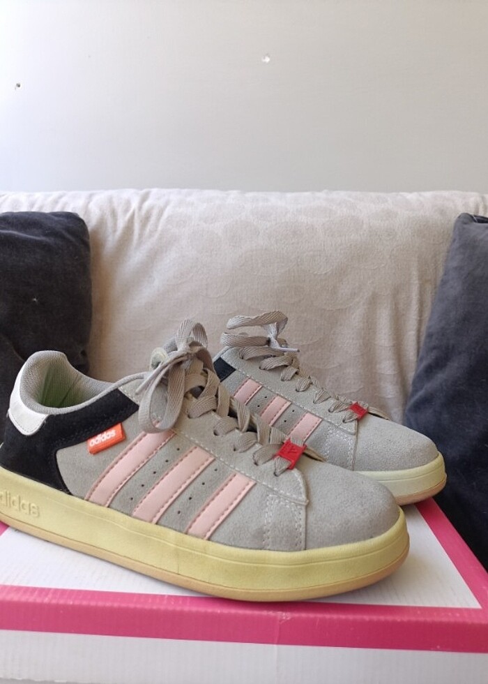 Adidas spor ayakkabı - Görsel 3