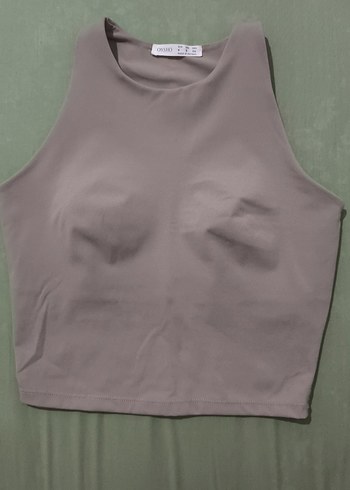 Bej Yüksek Yakalı Kolsuz Crop Top