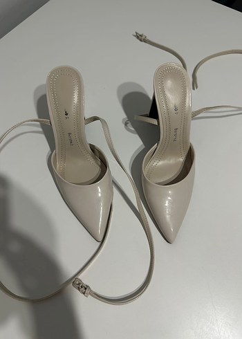 Bej Bağcıklı Stiletto Kadın Ayakkabı