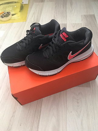 37 Beden Nike spor ayakkabı