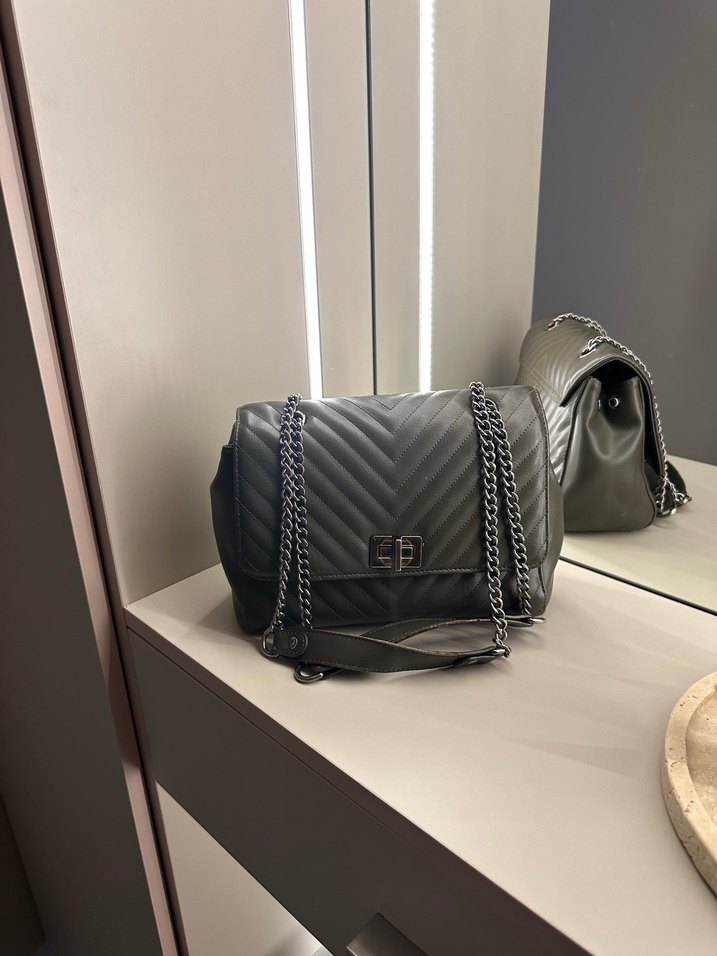 Gri Zincir Detaylı Deri Kadın Çanta - Görsel 3