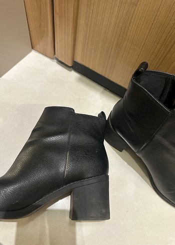 Deri Siyah Kadın Topuklu Bot - Görsel 3