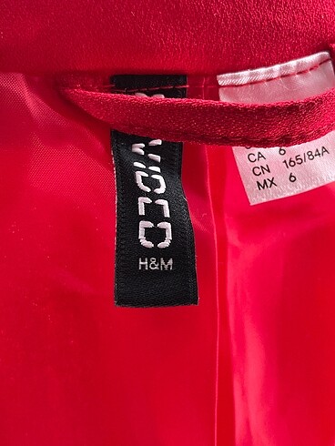 36 Beden kırmızı Renk H&M Blazer %70 İndirimli.