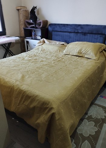 Bej İşlemeli Parlak Yatak Örtüsü - Görsel 4