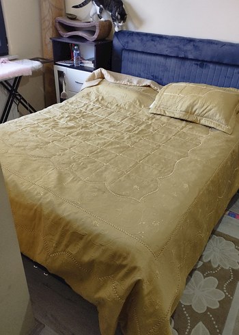 Bej İşlemeli Parlak Yatak Örtüsü - Görsel 3