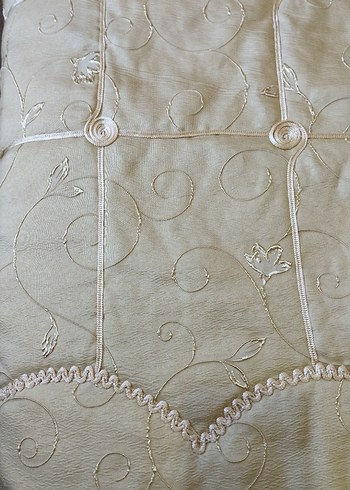 Bej İşlemeli Parlak Yatak Örtüsü - Görsel 6