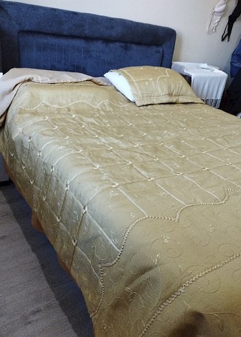 Bej İşlemeli Parlak Yatak Örtüsü - Görsel 5