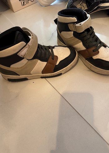 LC Waikiki Retro Renk Bloklu Yuksek Bilekli Sneaker