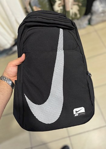 Nike Siyah Swooshlu Spor Sirt Cantasi