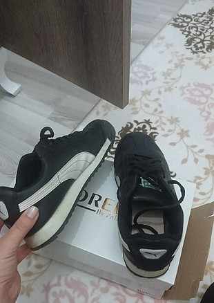 herhangi bir deformesi yoktur giymediğim için satıyorum 
