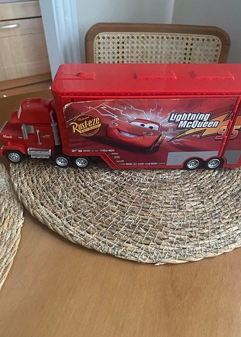 Kırmızı Lightning McQueen Oyuncak Kamyon