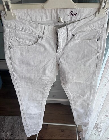Beyaz şık kot pantolon