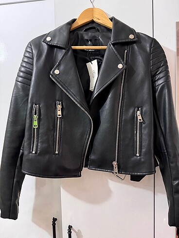 xs Beden Stradivarius siyah deri ceket etiketli