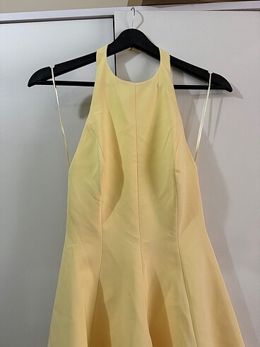 xs Beden sarı Renk Zara butter yellow godeli halter yaka elbise