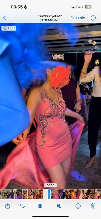 Pembe sırtı açık elbise