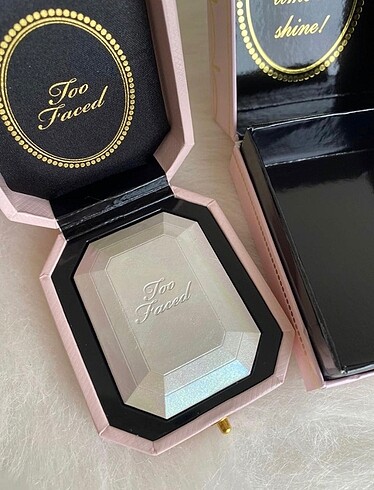 Too Faced Highlighter