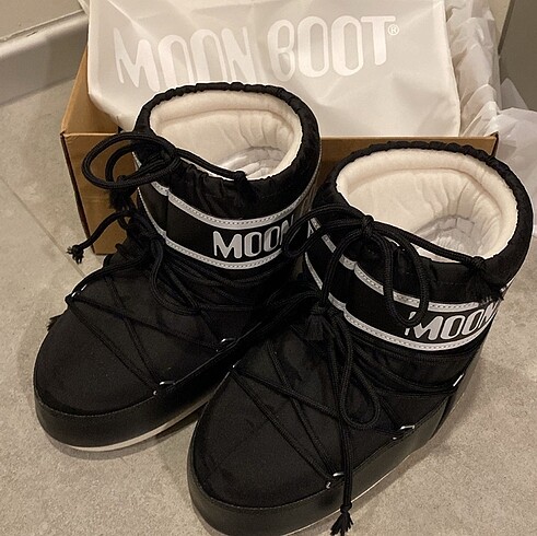 Moon boot