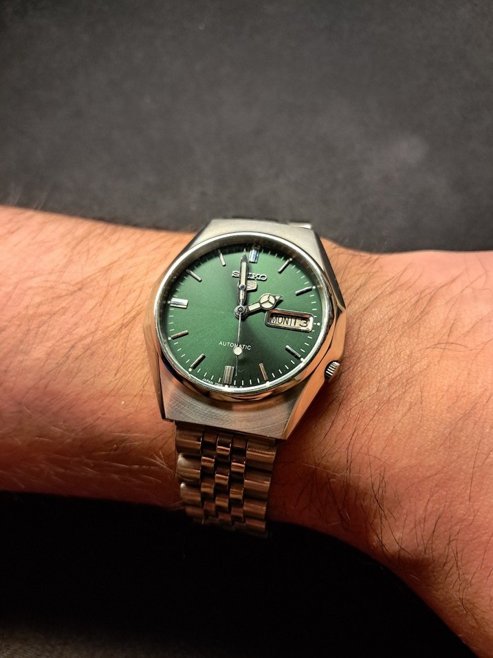 Koleksiyonluk Yeşil Kadran Seiko 5 Automatic 7009 Kalibre — görsel 2/12