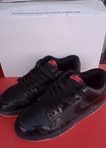 Diğer Siyah Kirmizi Detayli Nike Dusuk Bilekli Sneaker