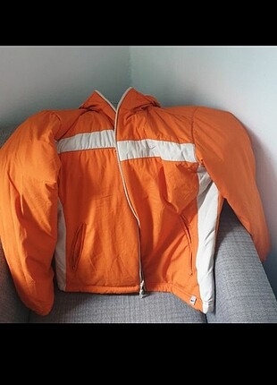 NIKE MONT