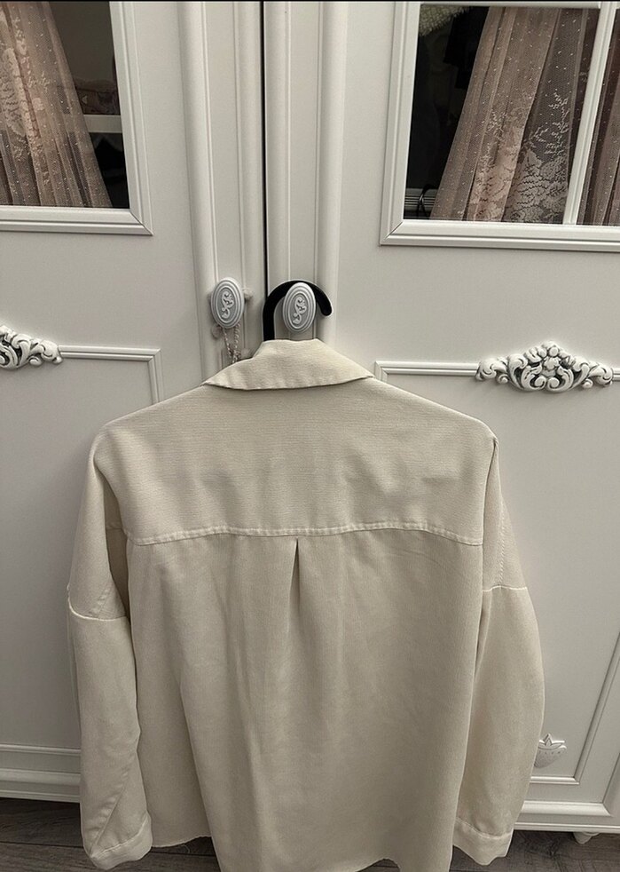 Stradivarius Düğmeli Uzun Kollu Kadife Gömlek - Görsel 2