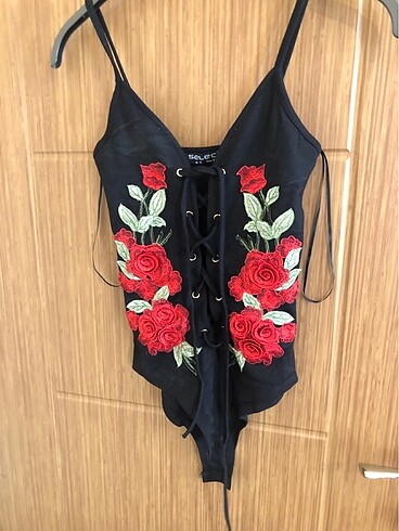 Çicekli bodysuit