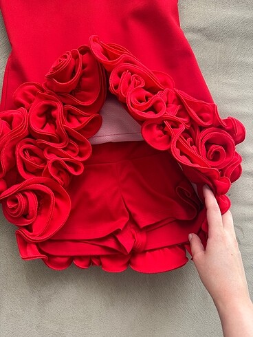 xs Beden Zara kırmızı güllü elbise
