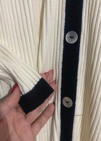 Düğmeli Uzun Beyaz V Yaka Kadın Elbise - Görsel 4