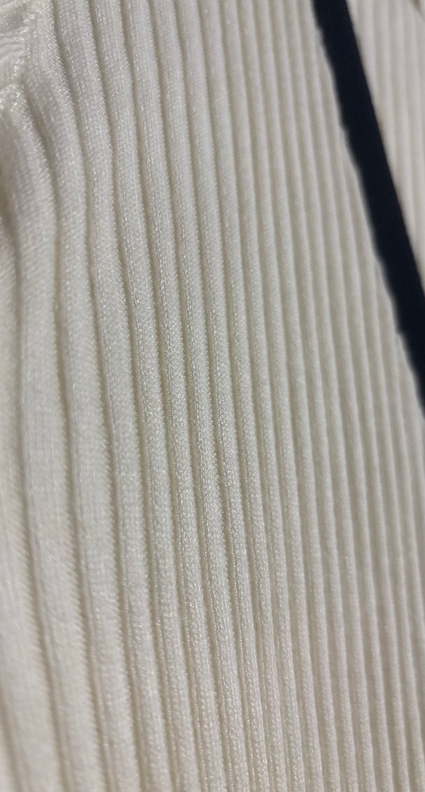 Düğmeli Uzun Beyaz V Yaka Kadın Elbise - Görsel 3