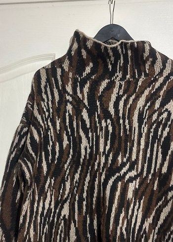 Kahverengi Zebra Desenli Boğazlı Kazak - Görsel 2