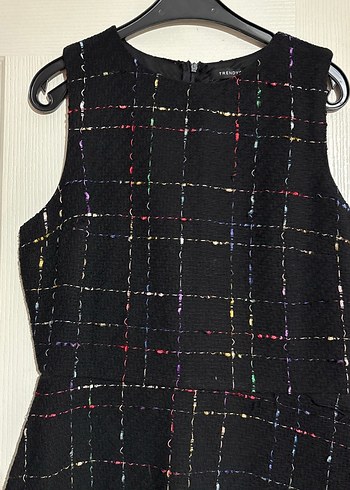 Kareli Siyah Midi Kolsuz Ofis Elbisesi - Görsel 2