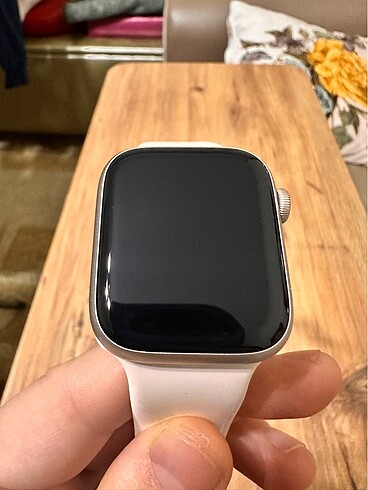 Apple Watch series 7 yıldız ışığı kasa 45mm siyah kordon ile ekr