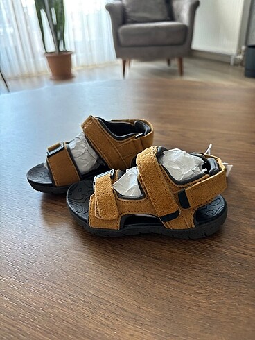 Zara etiketli 22 numara sandalet