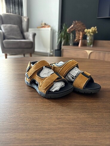 22 Beden Zara etiketli 22 numara sandalet