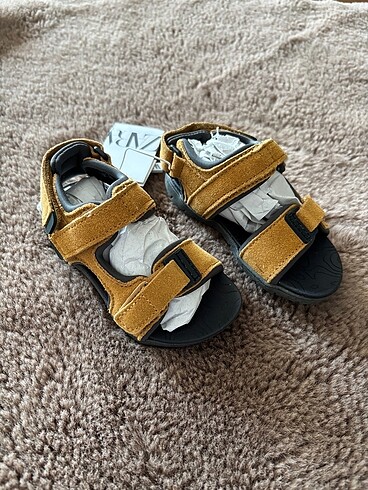 Zara Zara etiketli 22 numara sandalet