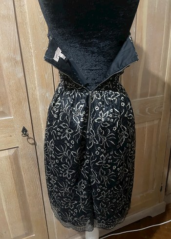 Siyah Nakışlı Dantelli Midi Straplez Elbise - Görsel 4