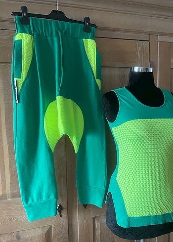 Yeşil Renkli Kadın Spor Takımı - Görsel 2