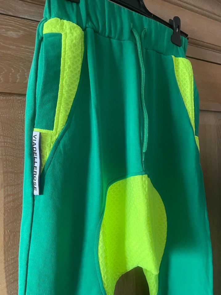 Yeşil Renkli Kadın Spor Takımı - Görsel 3