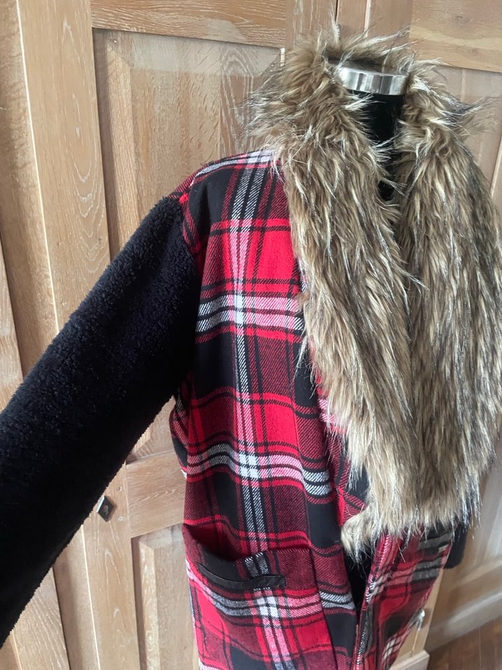 Kürk Detaylı Ekose Desenli Midi Kadın Kaban - Görsel 4