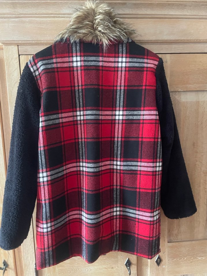 Kürk Detaylı Ekose Desenli Midi Kadın Kaban - Görsel 3