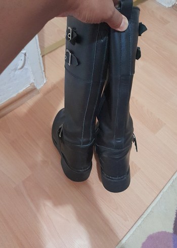 37 Beden Siyah Deri Tokalı Biker Bot