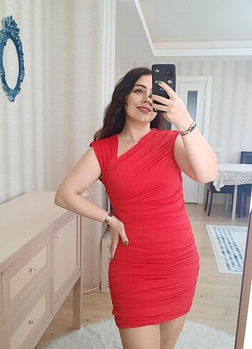 Kirmizi yaka detaylı drapeli mini elbise