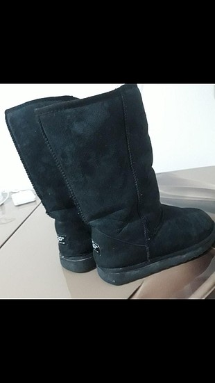#ugg bot