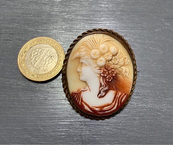 Sola Bakan Muhteşem Cameo